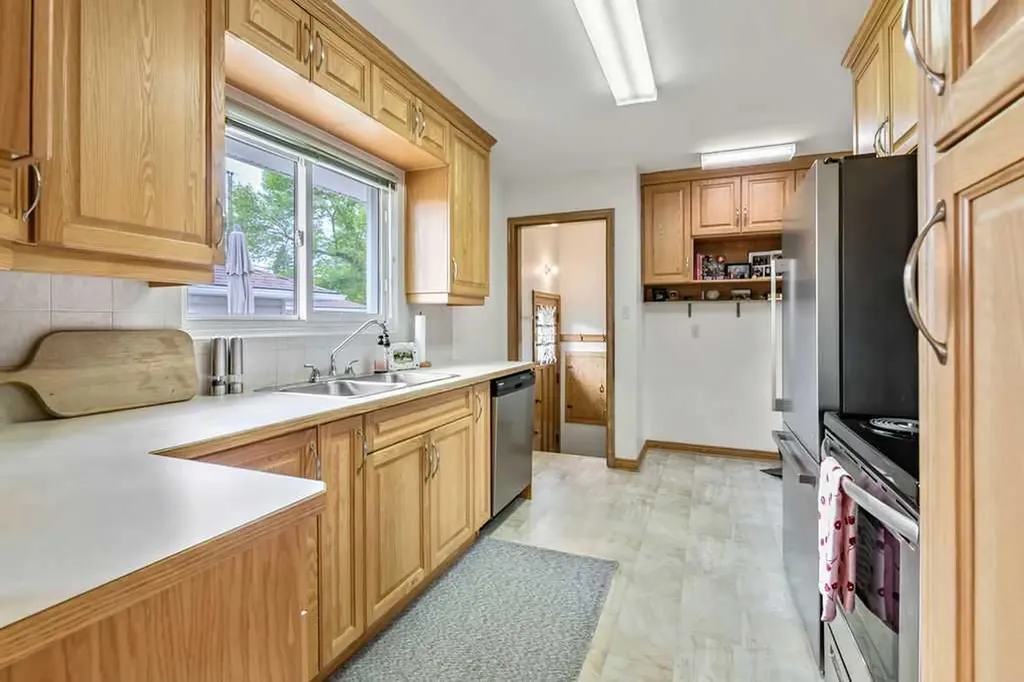 3807 25 Avenue SW Calgary AB T3E 0L3