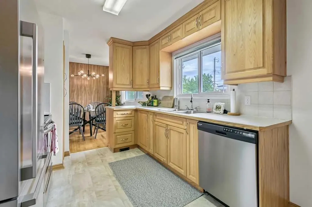 3807 25 Avenue SW Calgary AB T3E 0L3