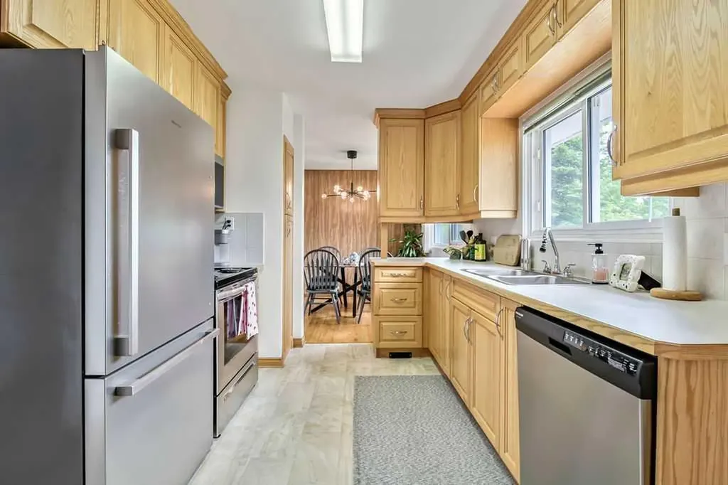 3807 25 Avenue SW Calgary AB T3E 0L3