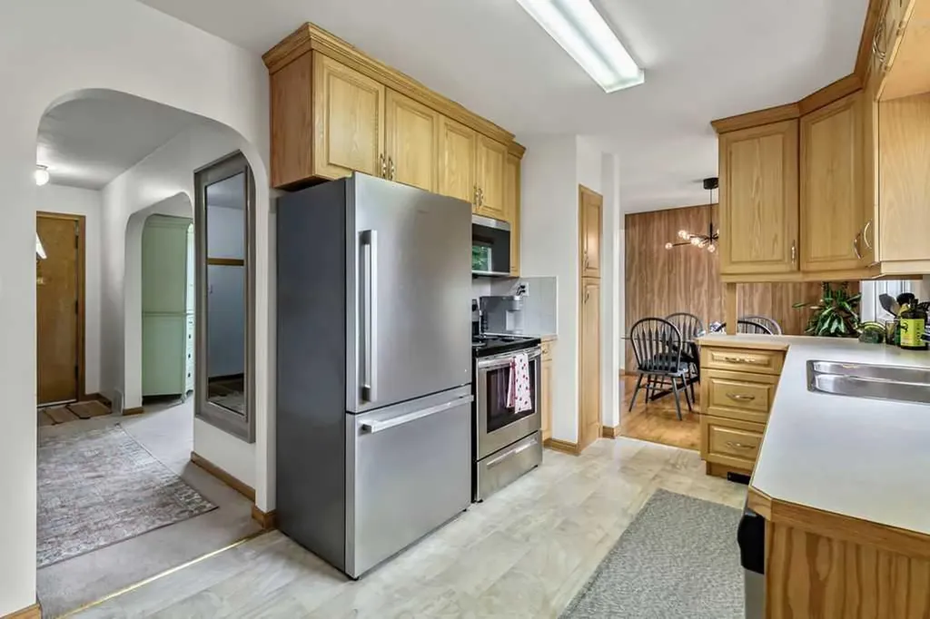 3807 25 Avenue SW Calgary AB T3E 0L3