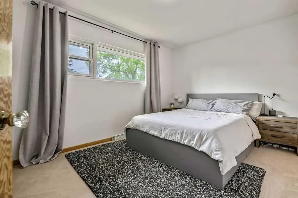 3807 25 Avenue SW Calgary AB T3E 0L3