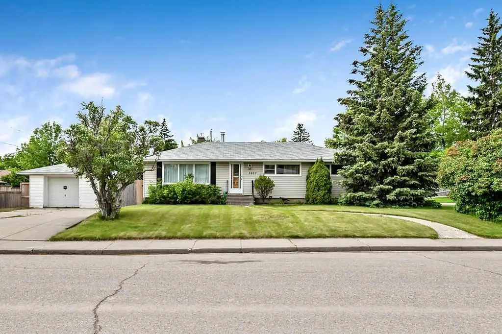 3807 25 Avenue SW Calgary AB T3E 0L3