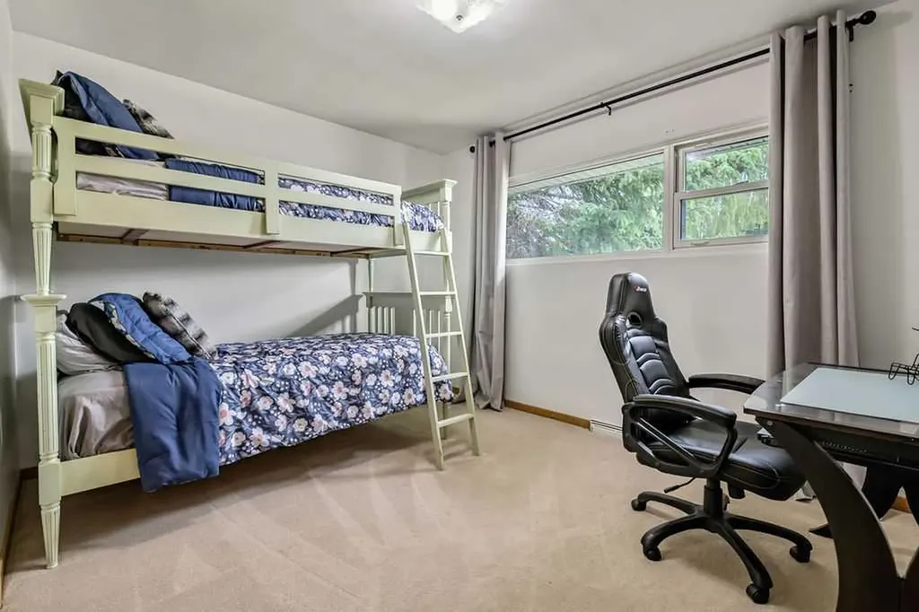 3807 25 Avenue SW Calgary AB T3E 0L3