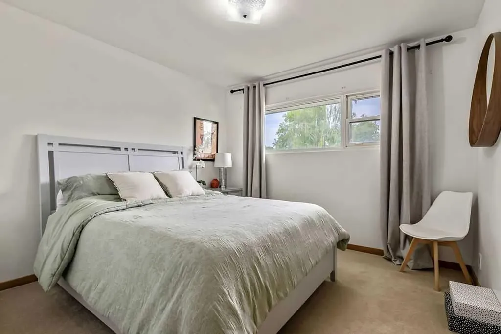 3807 25 Avenue SW Calgary AB T3E 0L3