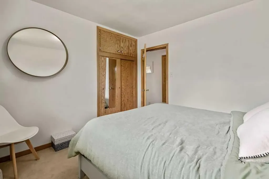 3807 25 Avenue SW Calgary AB T3E 0L3