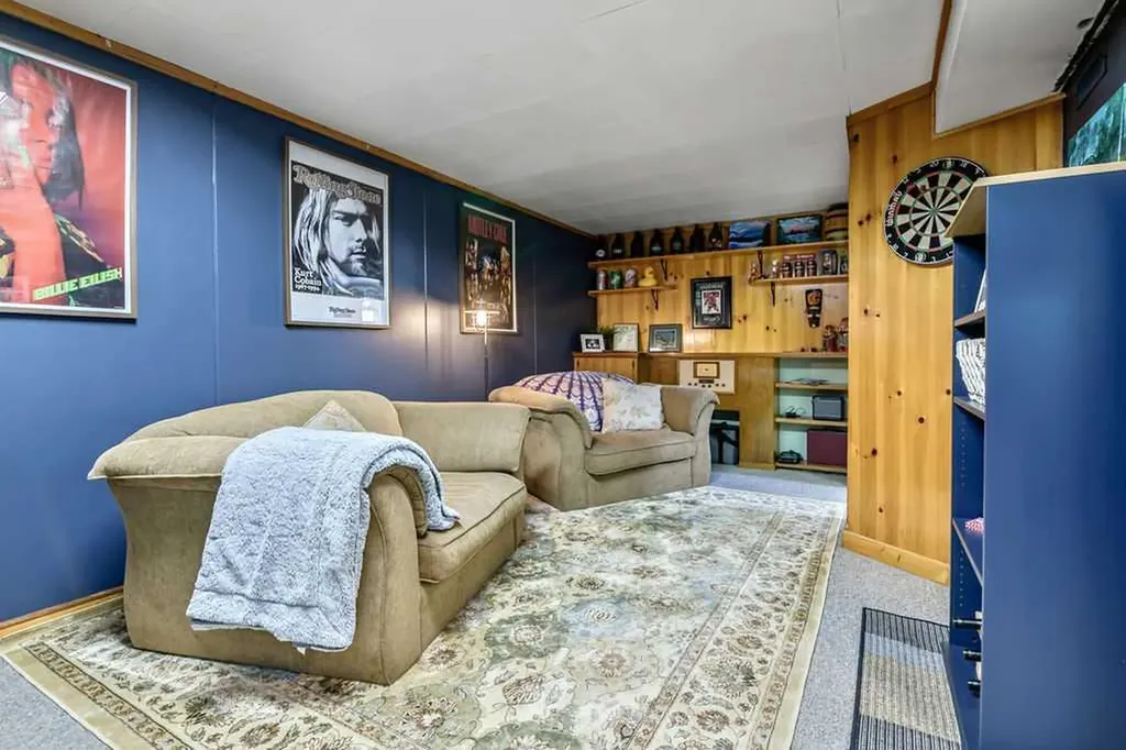 3807 25 Avenue SW Calgary AB T3E 0L3