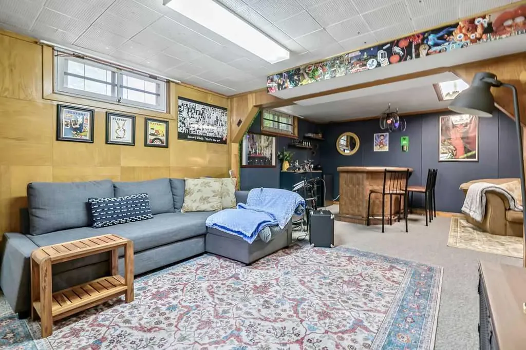 3807 25 Avenue SW Calgary AB T3E 0L3