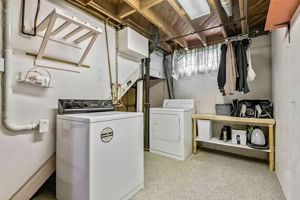 3807 25 Avenue SW Calgary AB T3E 0L3