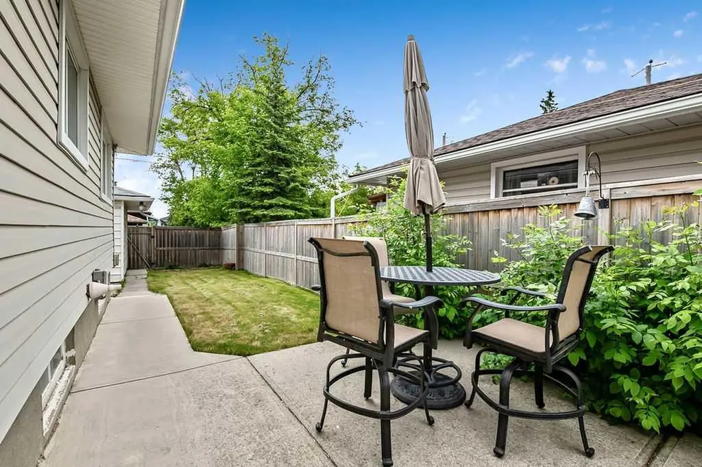 3807 25 Avenue SW Calgary AB T3E 0L3