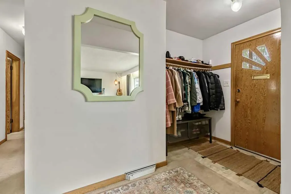3807 25 Avenue SW Calgary AB T3E 0L3