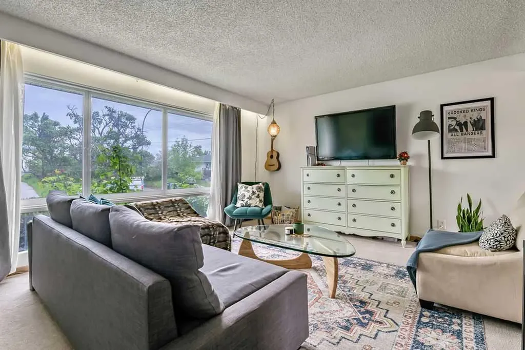 3807 25 Avenue SW Calgary AB T3E 0L3