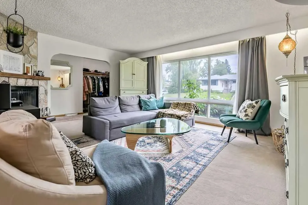3807 25 Avenue SW Calgary AB T3E 0L3