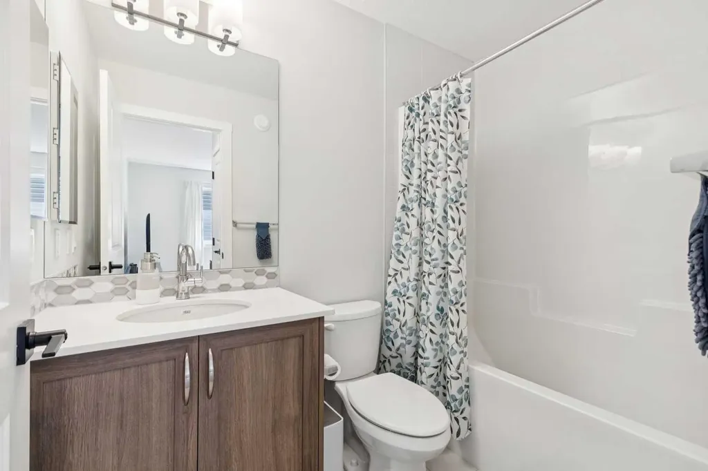 198 Legacy Reach Crescent SE Calgary AB T2X5A7