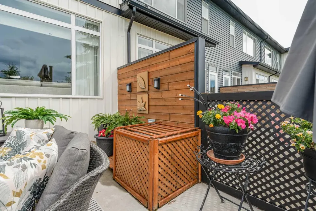 490 Highlands Boulevard W Lethbridge AB T1J 5K5