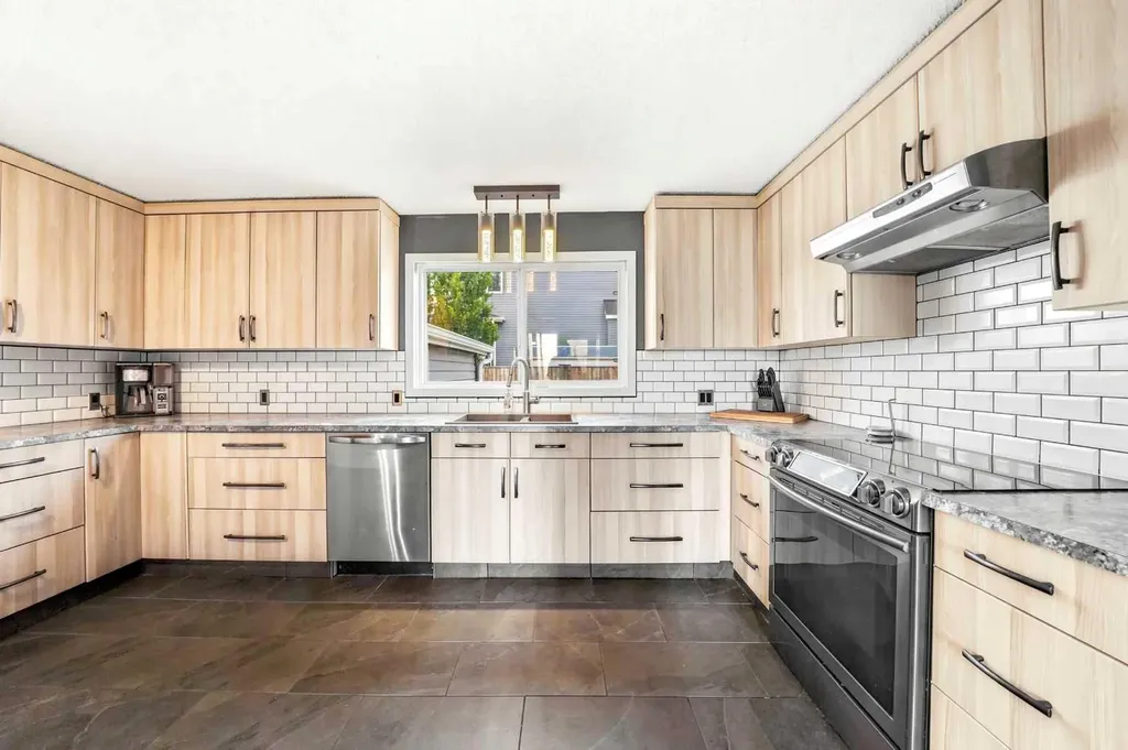 5111 Minto Street Blackfalds AB T0M 0J0