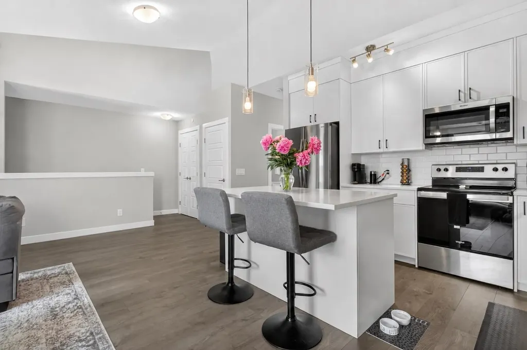 188 Livingston Common NE Calgary AB T3P 1K1