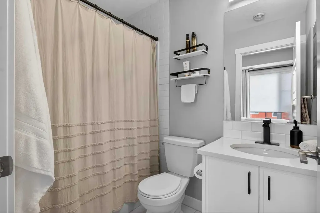 188 Livingston Common NE Calgary AB T3P 1K1