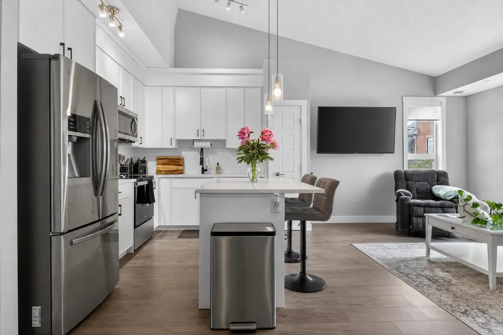 188 Livingston Common NE Calgary AB T3P 1K1