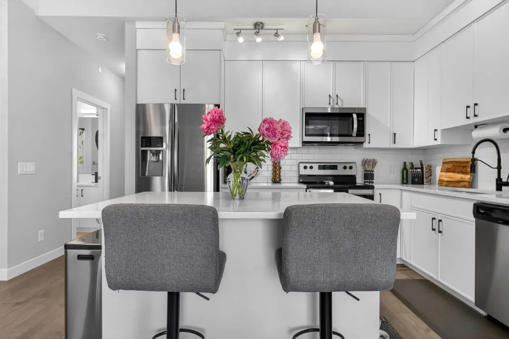 188 Livingston Common NE Calgary AB T3P 1K1