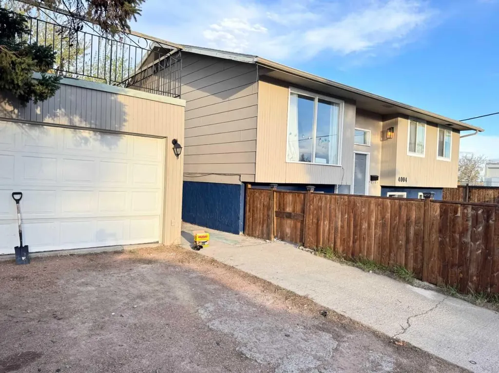 4004 14 Avenue SE Calgary AB T2A 6P8
