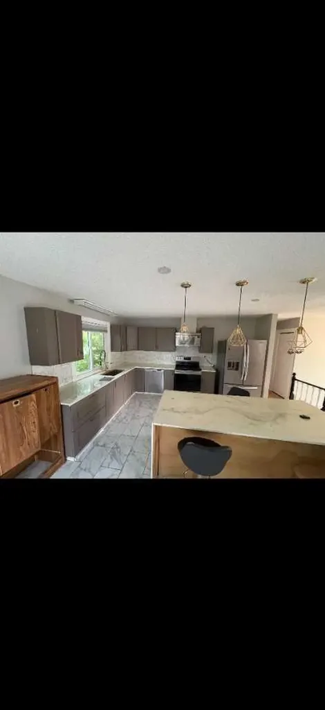 4004 14 Avenue SE Calgary AB T2A 6P8