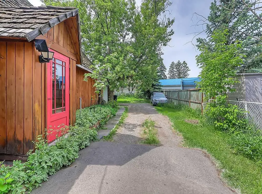 533 4 Street SW High River AB T1V 1B6