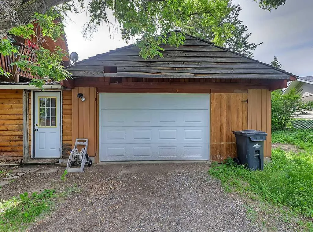 533 4 Street SW High River AB T1V 1B6