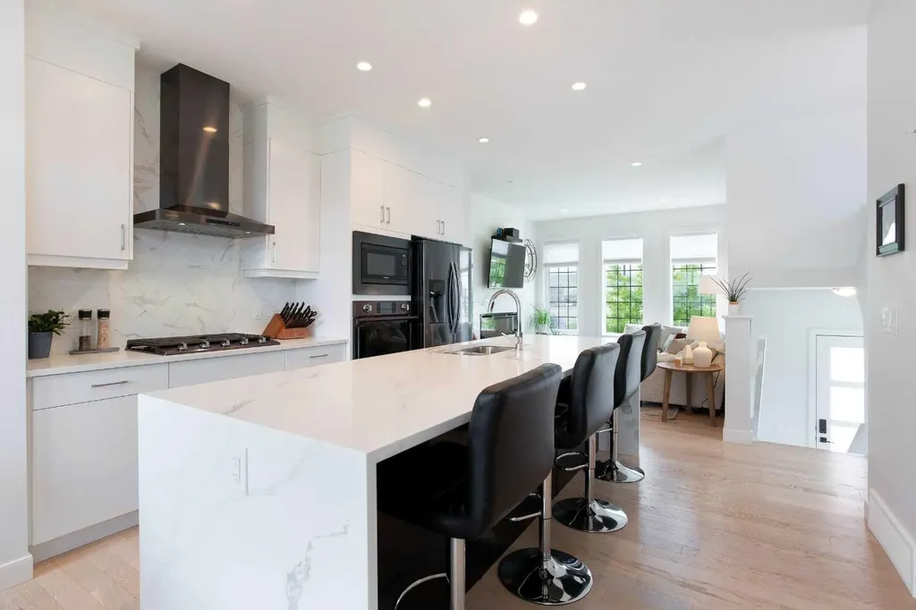 162 Greenbriar Way NW Calgary AB T3B6J1