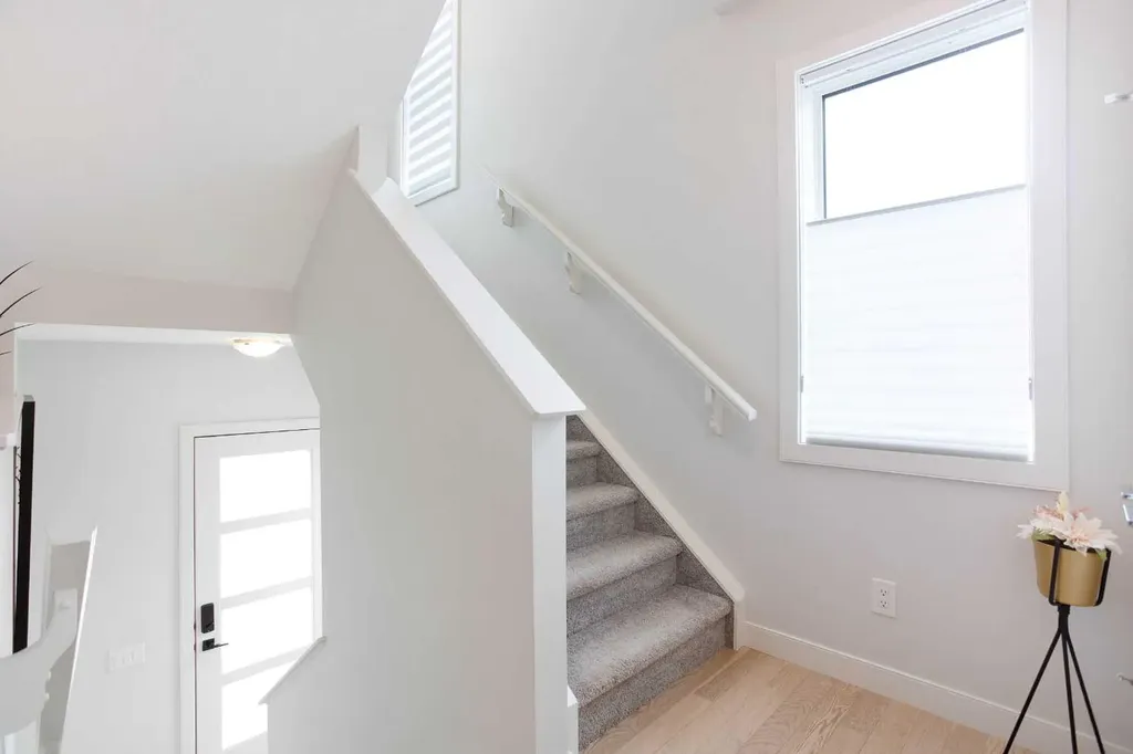 162 Greenbriar Way NW Calgary AB T3B6J1