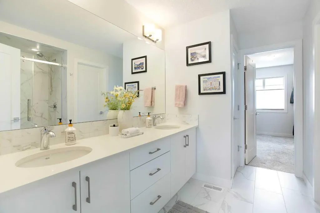162 Greenbriar Way NW Calgary AB T3B6J1