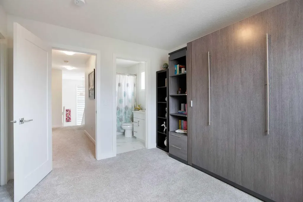 162 Greenbriar Way NW Calgary AB T3B6J1