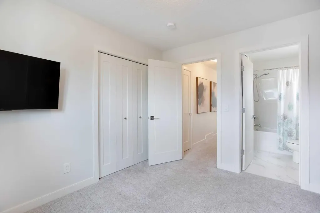 162 Greenbriar Way NW Calgary AB T3B6J1