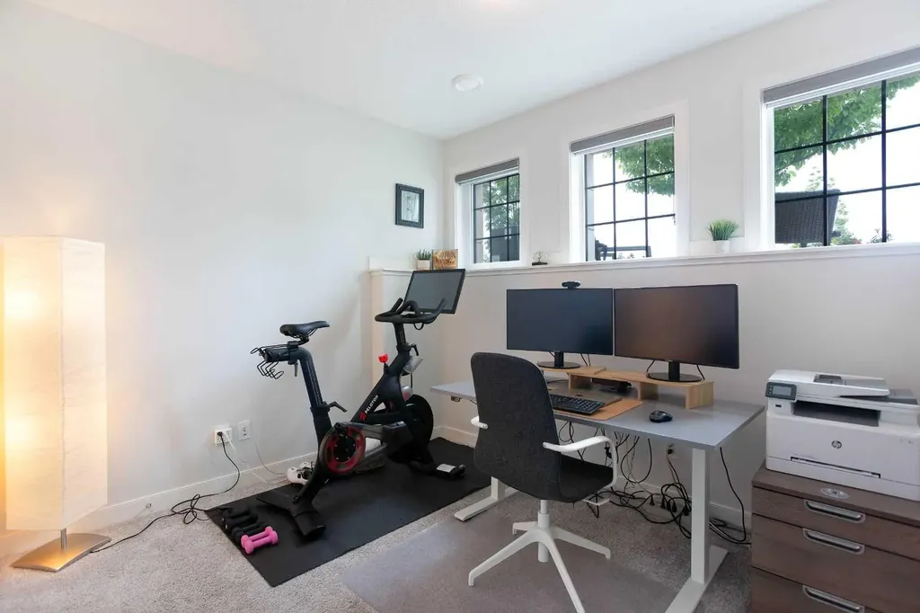 162 Greenbriar Way NW Calgary AB T3B6J1