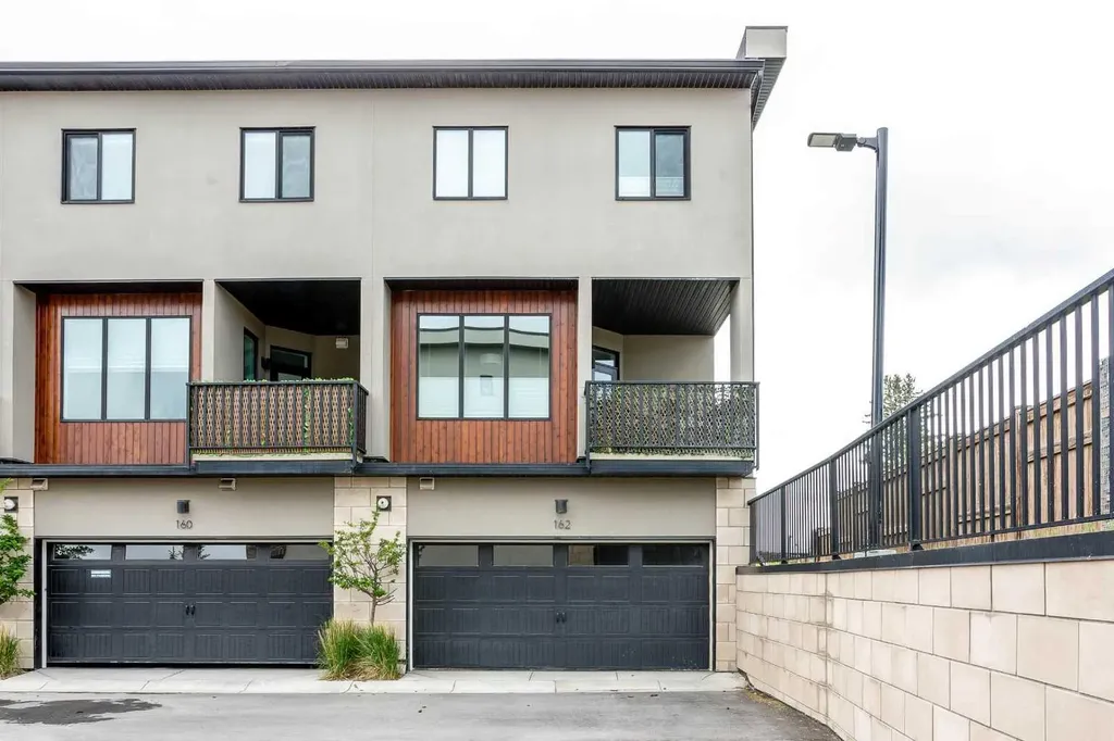 162 Greenbriar Way NW Calgary AB T3B6J1
