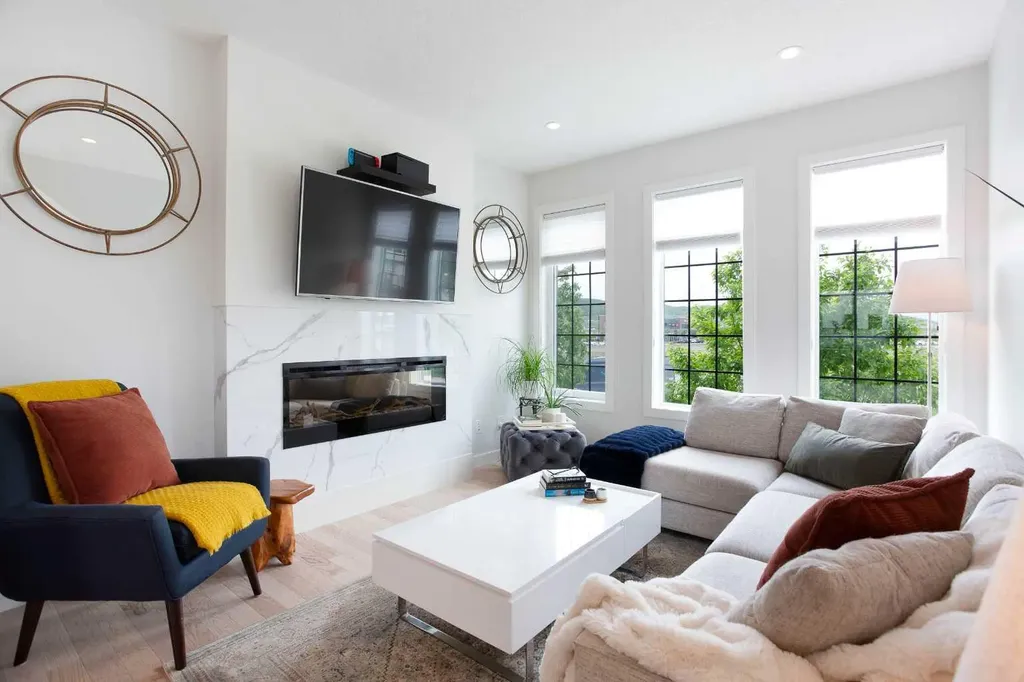 162 Greenbriar Way NW Calgary AB T3B6J1