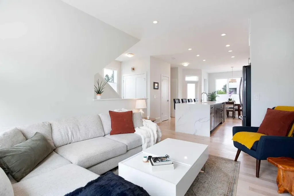 162 Greenbriar Way NW Calgary AB T3B6J1