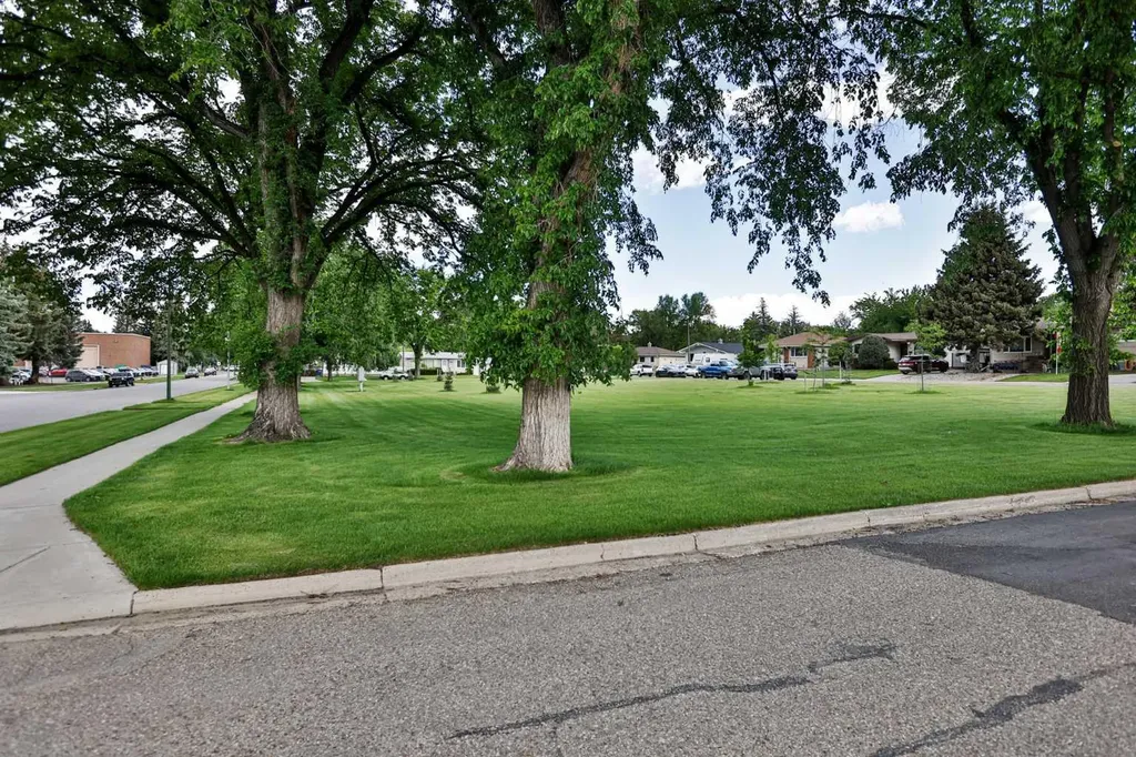 311 18 Street N Lethbridge AB T1H 3G3