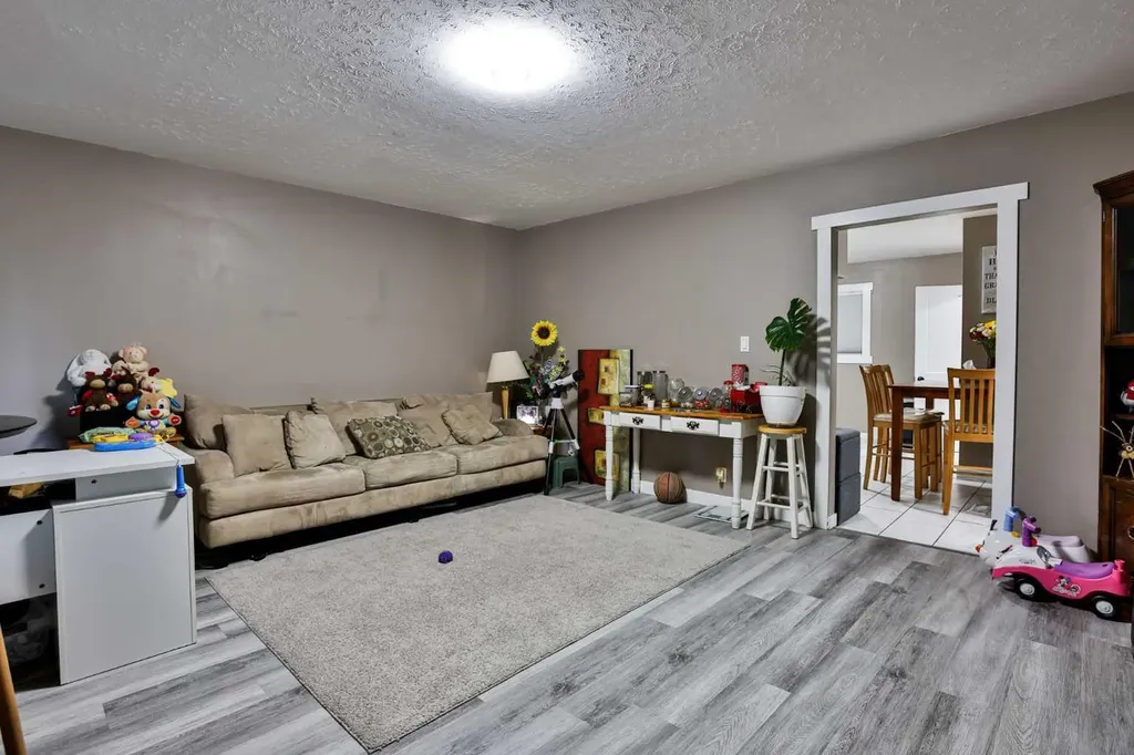 311 18 Street N Lethbridge AB T1H 3G3