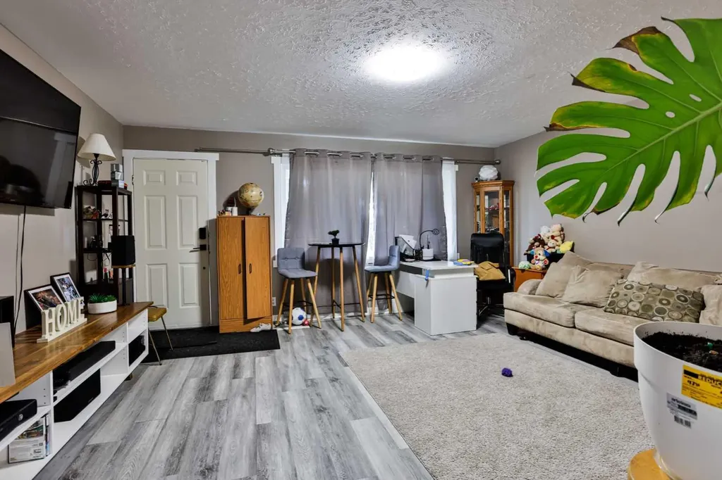 311 18 Street N Lethbridge AB T1H 3G3