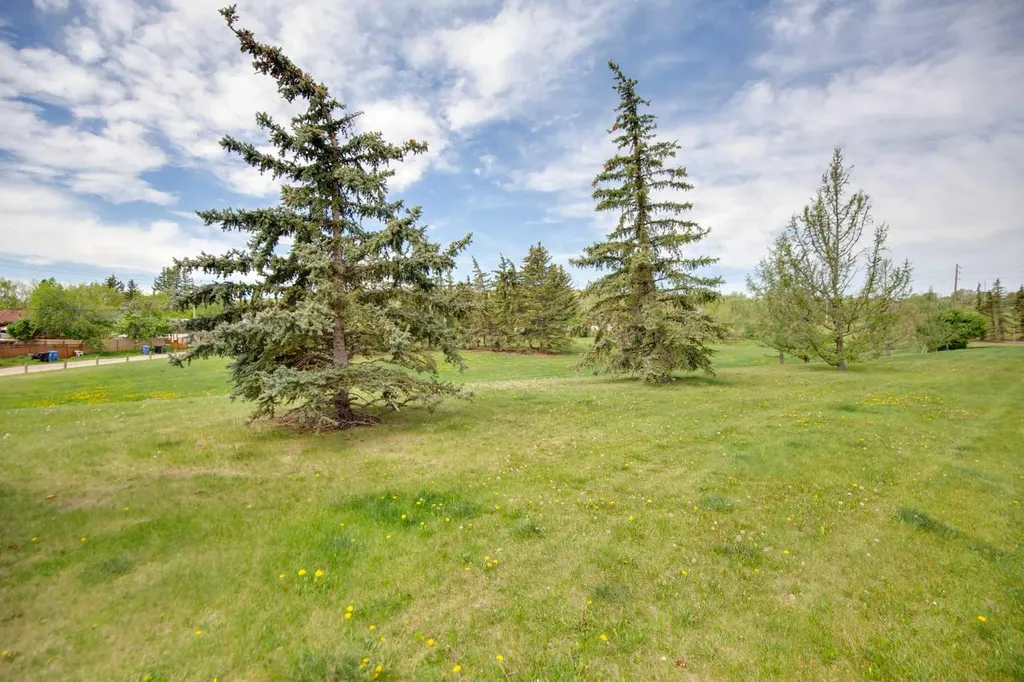 328 Norseman Road NW Calgary AB T2K 5M5