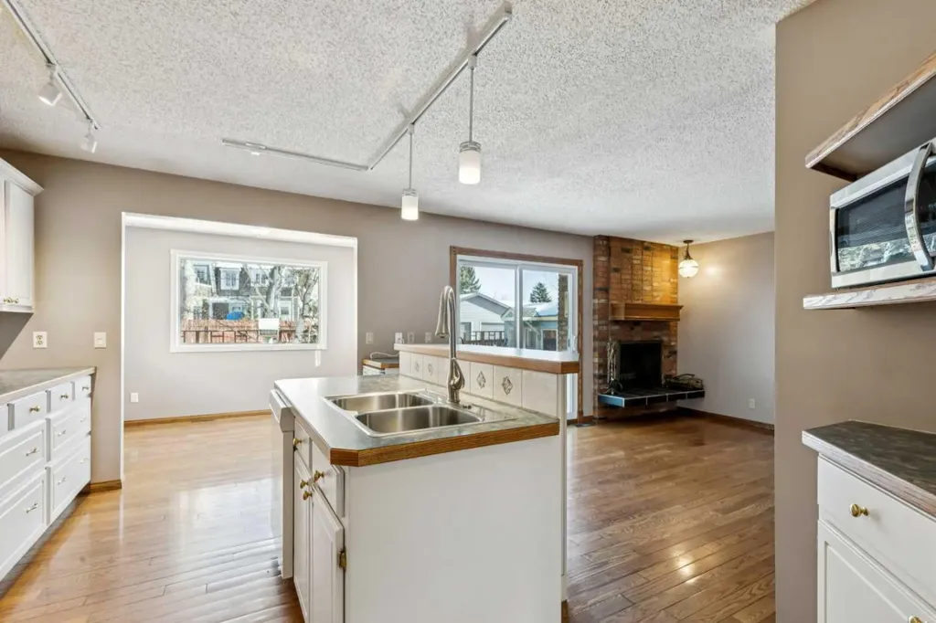 328 Norseman Road NW Calgary AB T2K 5M5