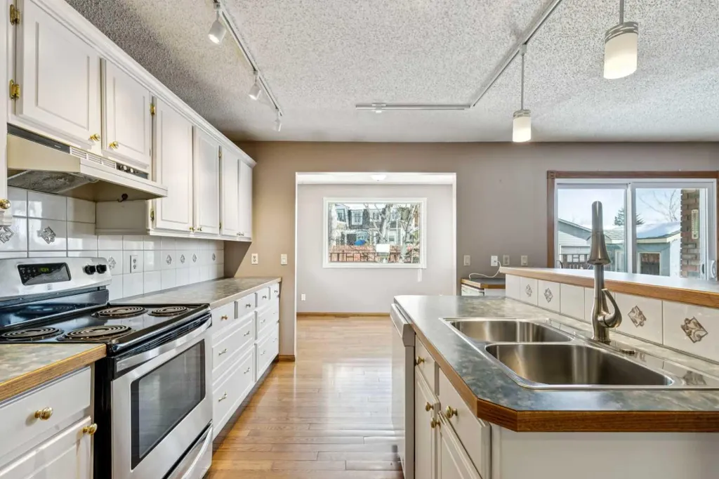 328 Norseman Road NW Calgary AB T2K 5M5