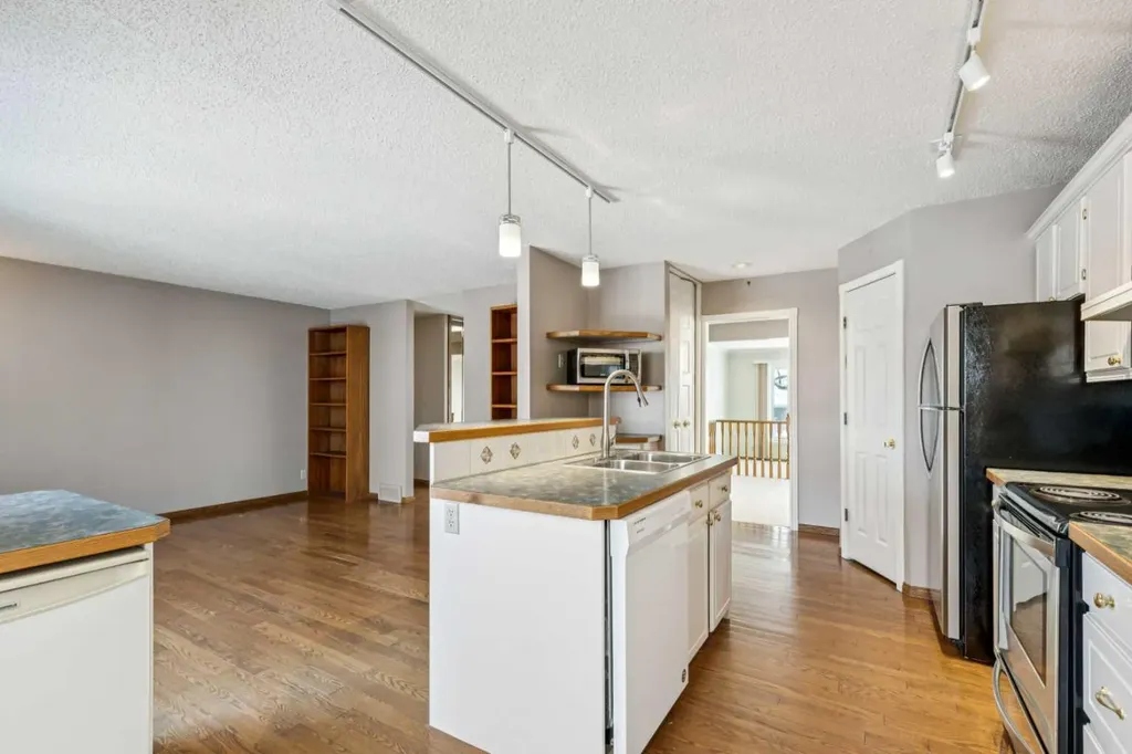 328 Norseman Road NW Calgary AB T2K 5M5