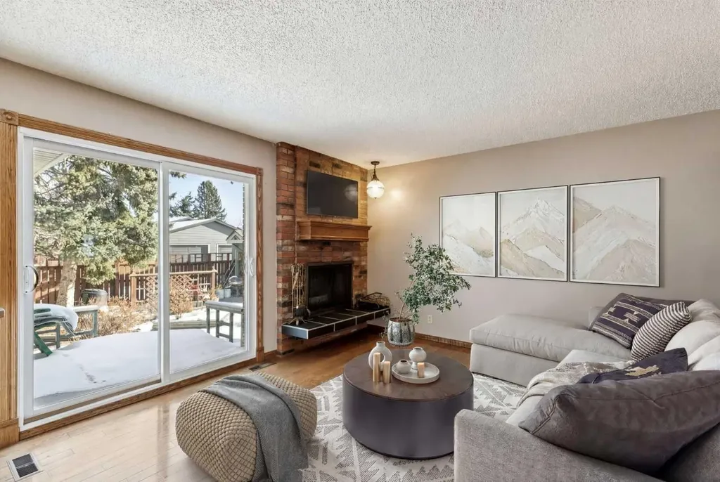 328 Norseman Road NW Calgary AB T2K 5M5