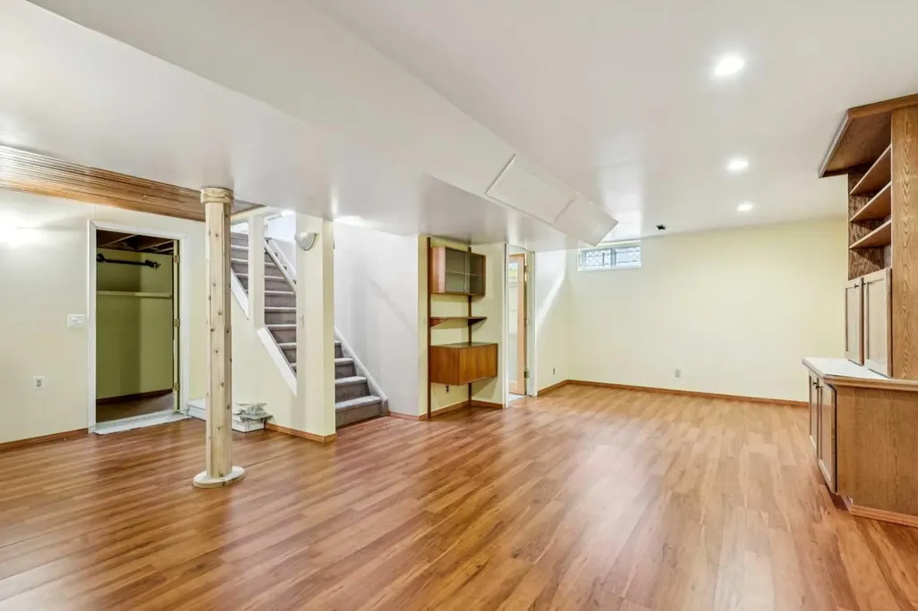 328 Norseman Road NW Calgary AB T2K 5M5