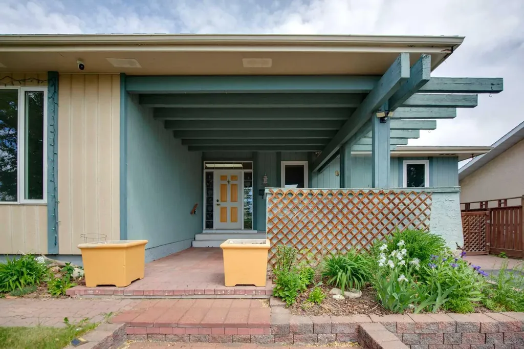 328 Norseman Road NW Calgary AB T2K 5M5