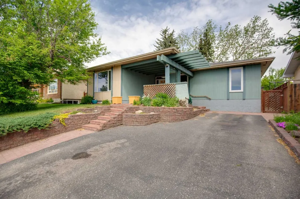 328 Norseman Road NW Calgary AB T2K 5M5