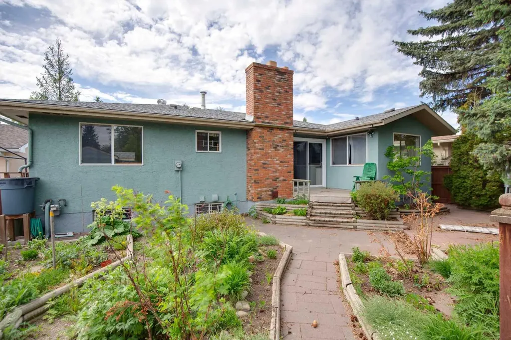 328 Norseman Road NW Calgary AB T2K 5M5