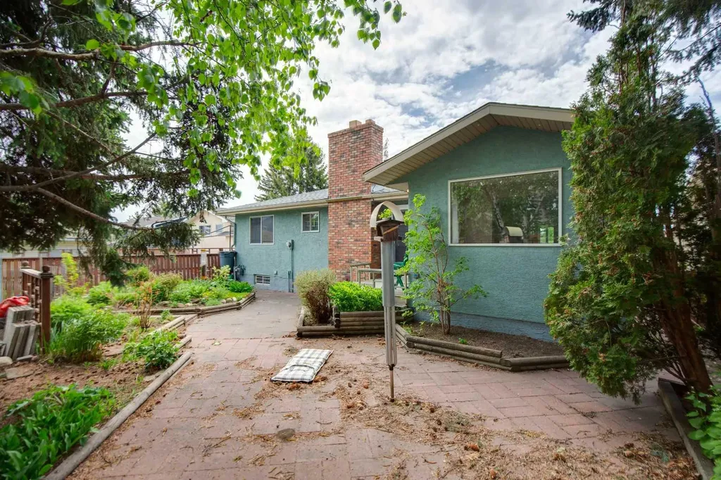 328 Norseman Road NW Calgary AB T2K 5M5