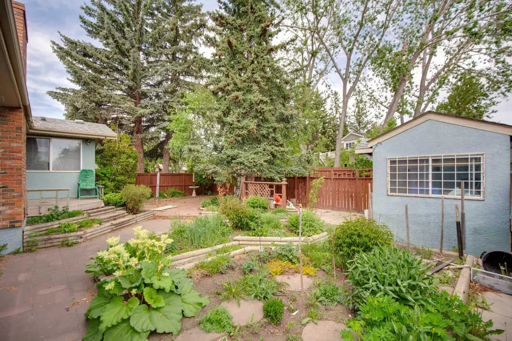 328 Norseman Road NW Calgary AB T2K 5M5